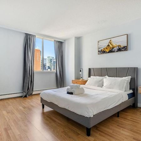 Prime Location Near Jasper Ave With Downtown Views, Netflix, Gym, Sauna, Sleeps 4 Edmonton Exterior foto